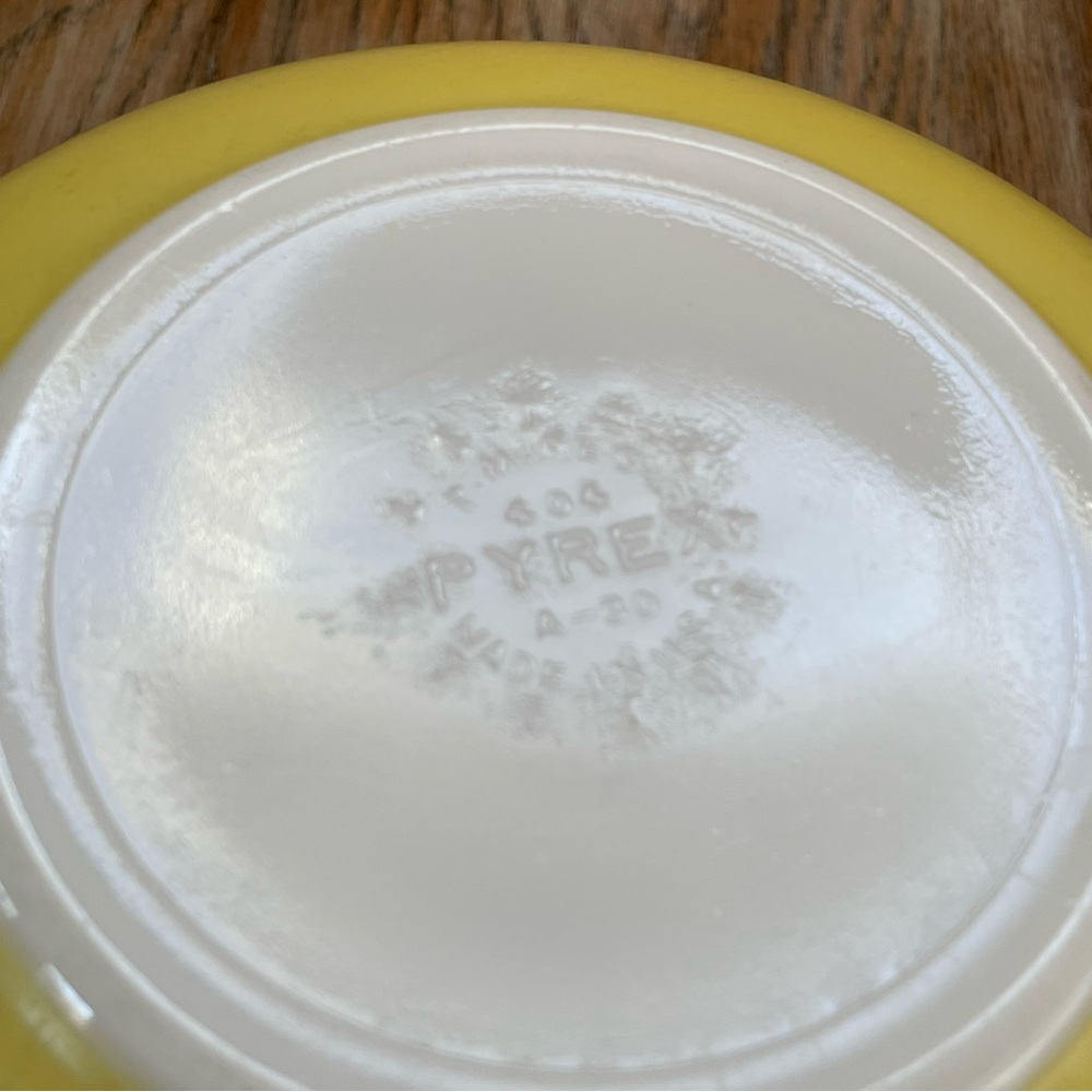 Vintage Pyrex Primary Yellow Nesting Mixing Bowl❤️ - Picture 3 of 8